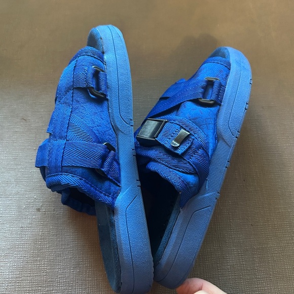 Royal Blue Dracos slides size 7-8 - Picture 6 of 6